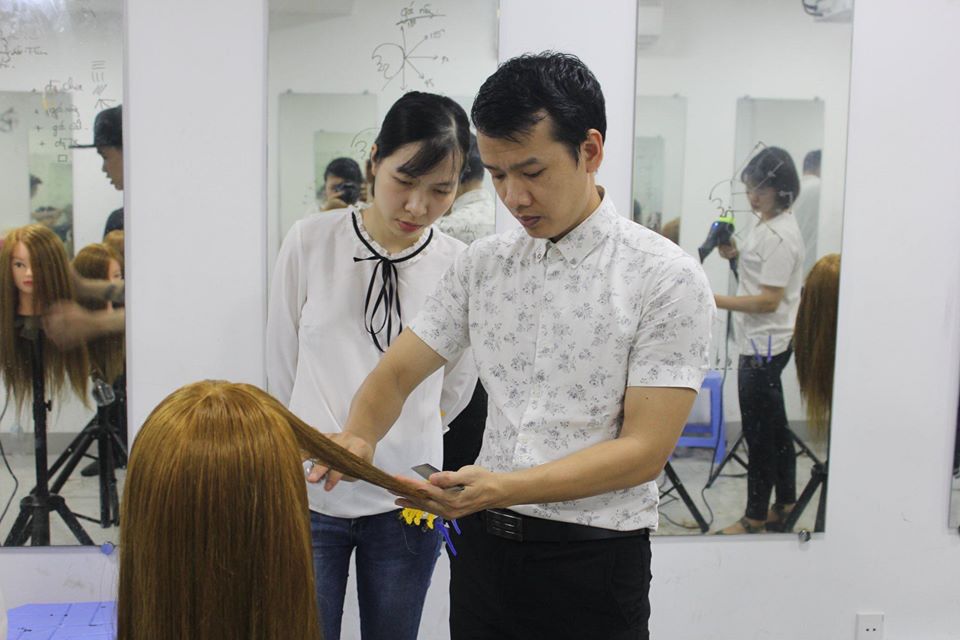Dạy nghề cắt tóc