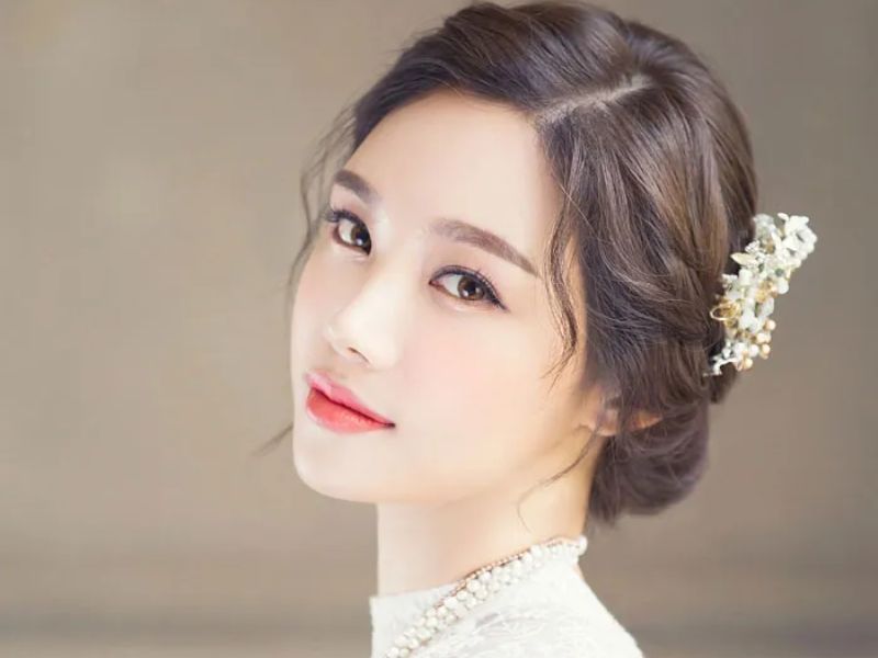 kiểu tóc cô dâu đơn giản